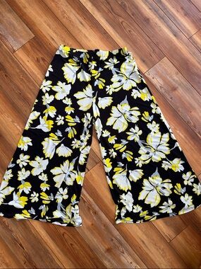 Vince Camuto Navy light blue, Yellow & White Floral Wide-Leg Pants